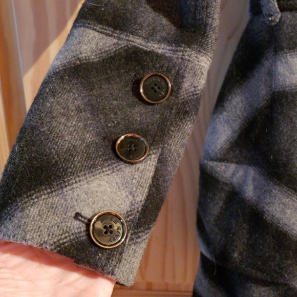 Coat - Picture 6 of 7